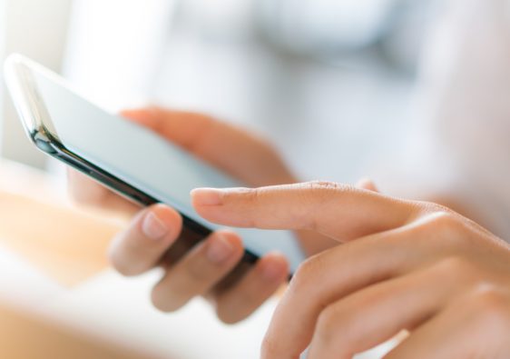Pourquoi choisir un smartphone reconditionné ? Economie et écologie !