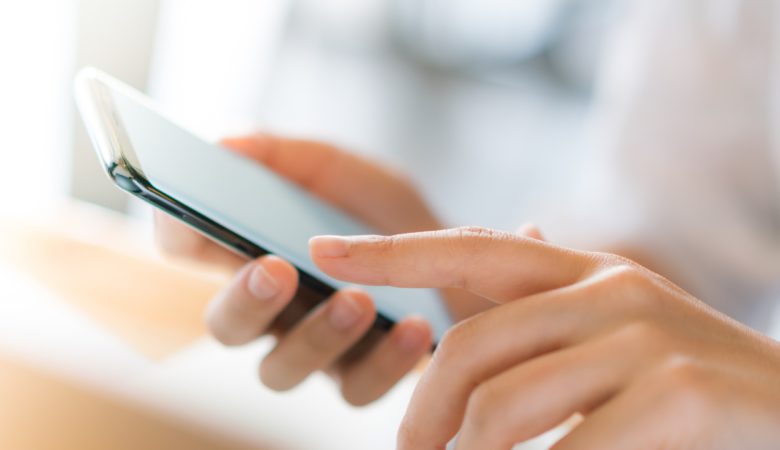 Pourquoi choisir un smartphone reconditionné ? Economie et écologie !
