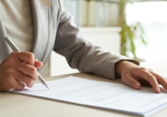 Assurance professionnelle en ligne : avantages pour les PME et startups