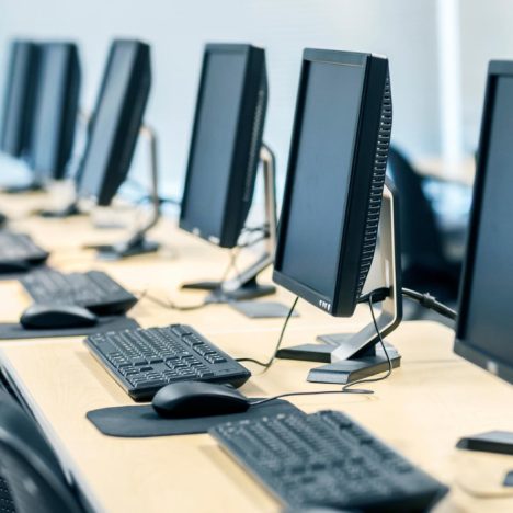 Assurance professionnelle en ligne : avantages pour les PME et startups